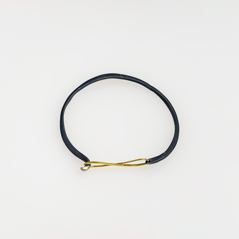 Silver bracelet with fine gold clasp