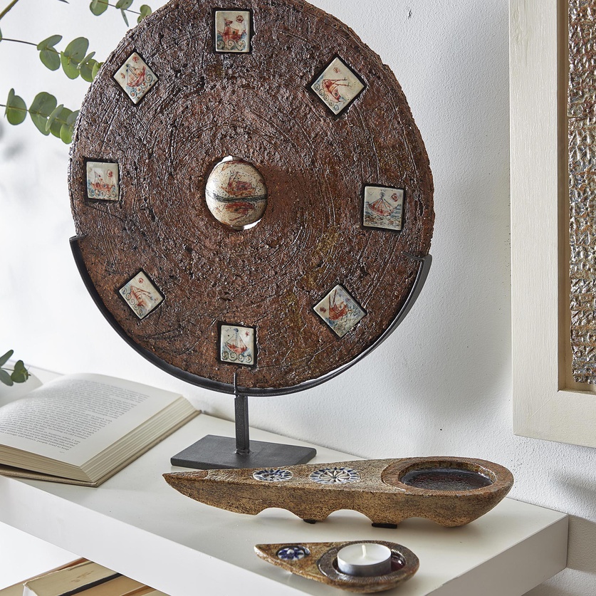 Ceramic disc with porcelain decoration