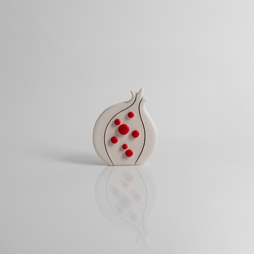 Flat white pomegranate with red beads (small size)