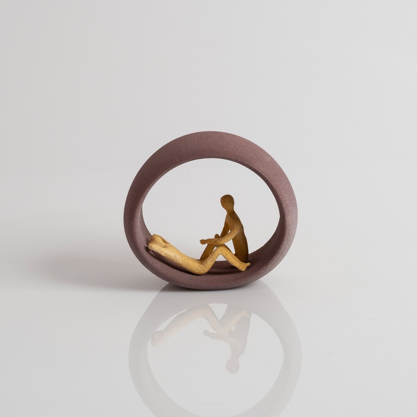 A couple in a circular frame