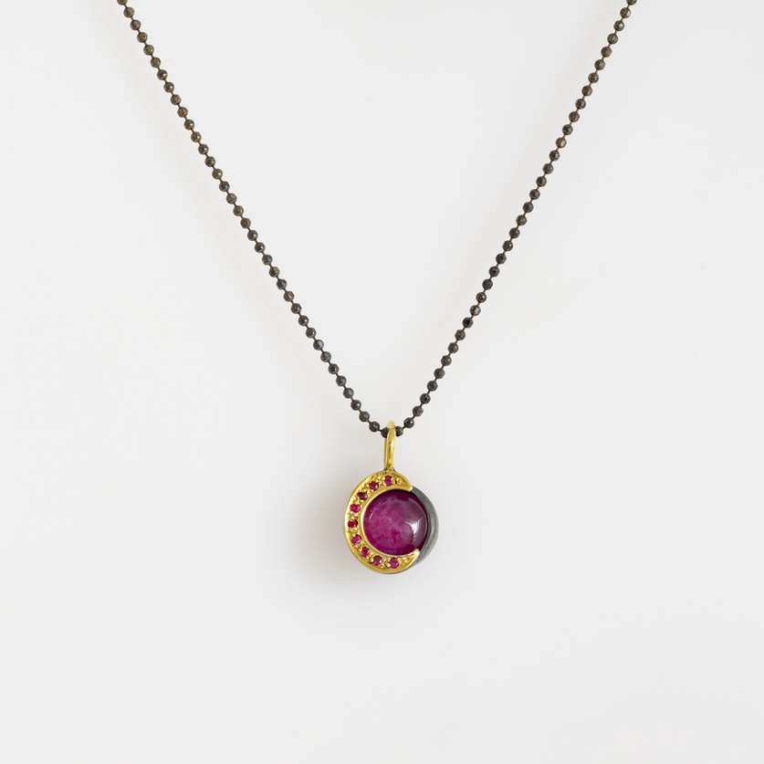 "Half-moon" necklace with ruby doublet stone