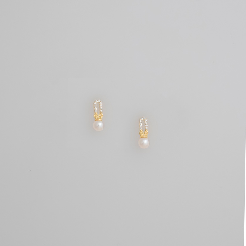 Earrings with pearls and zircon