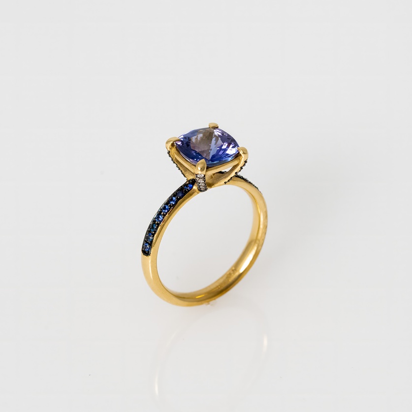 Spectacular Engagement Ring With Blue Tanzanite, Diamonds & Sapphires