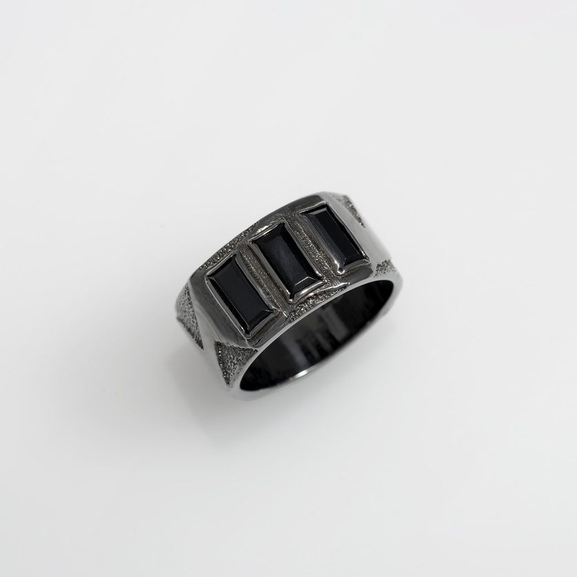 Elegant Silver Ring with Spinel