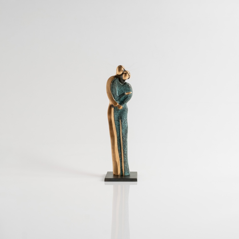 Bronze sculpture of a couple