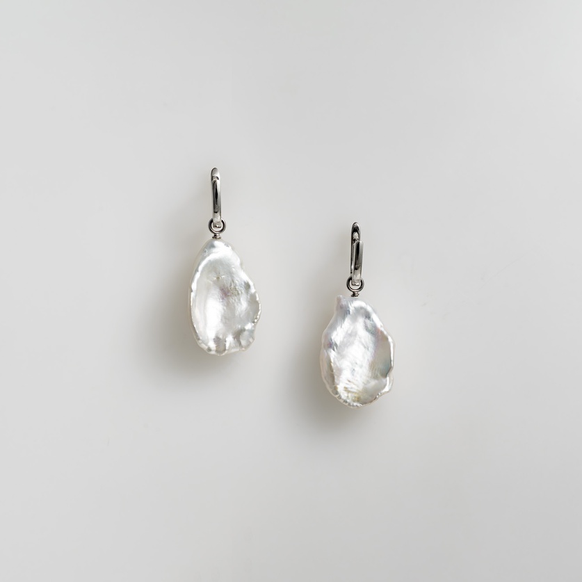 Silver earrings with keshi pearls