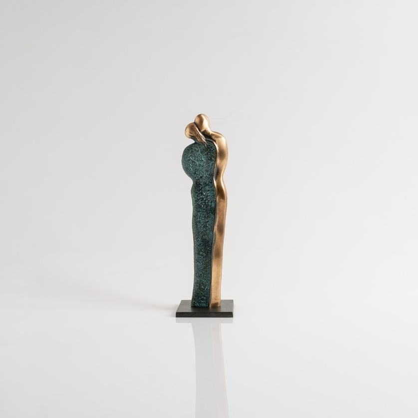 Bronze sculpture of a couple