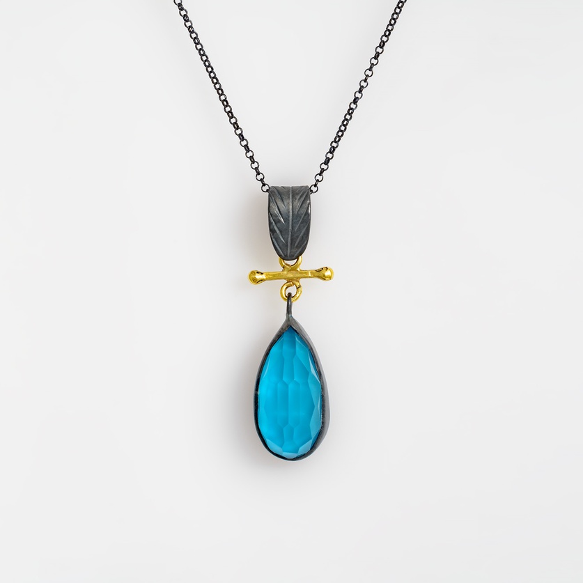 Necklace with turquoise doublet stone