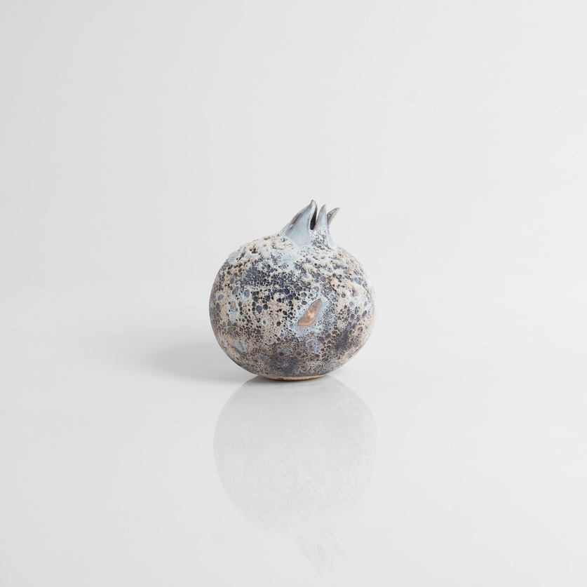 Textured ceramic pomegranate (white, light blue)