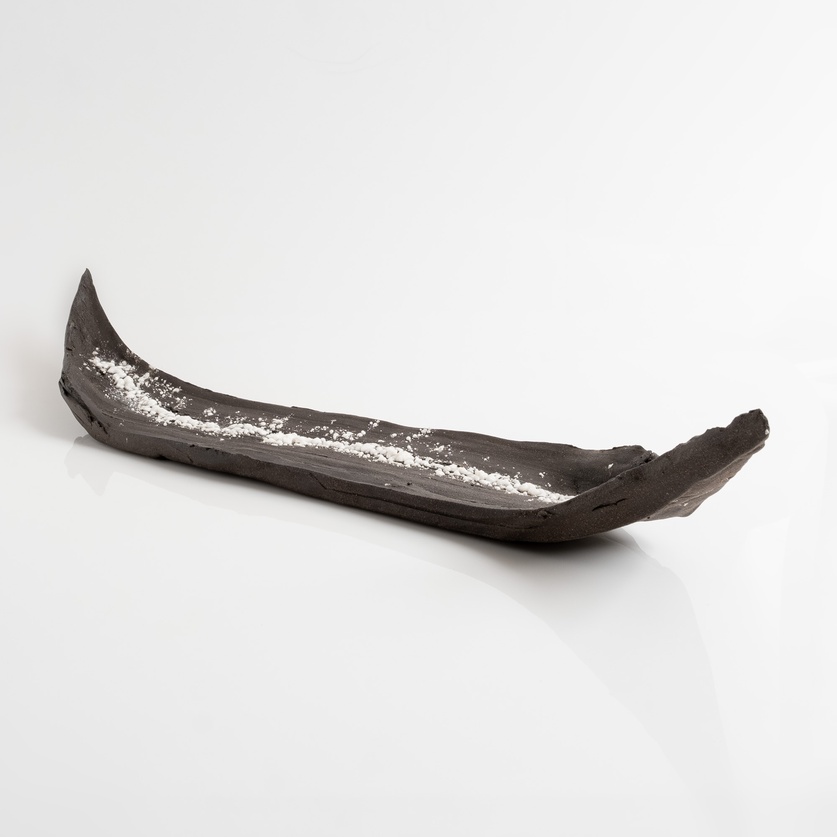 Elongated distinctive platter