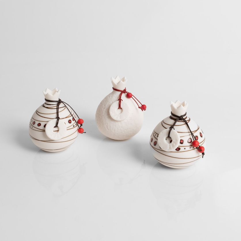 Pomegranate with horizontal lines