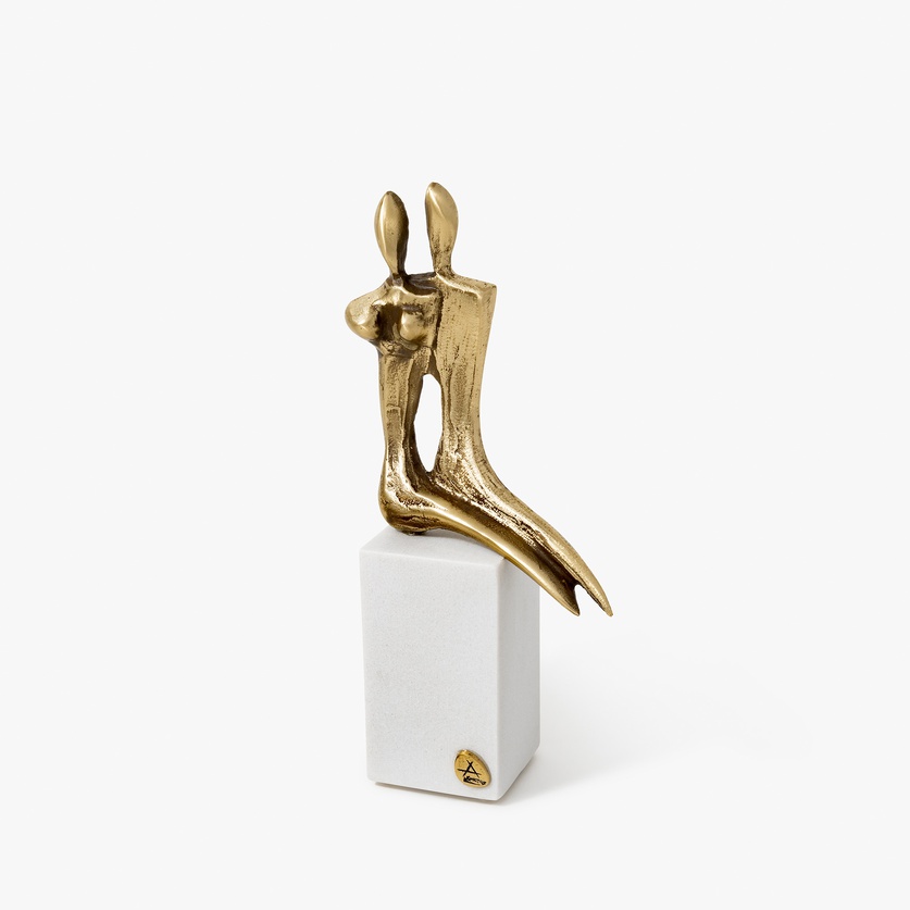 Elegant bronze couple on a marble base