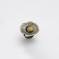 Flower-shaped ring in silver and gold inlay