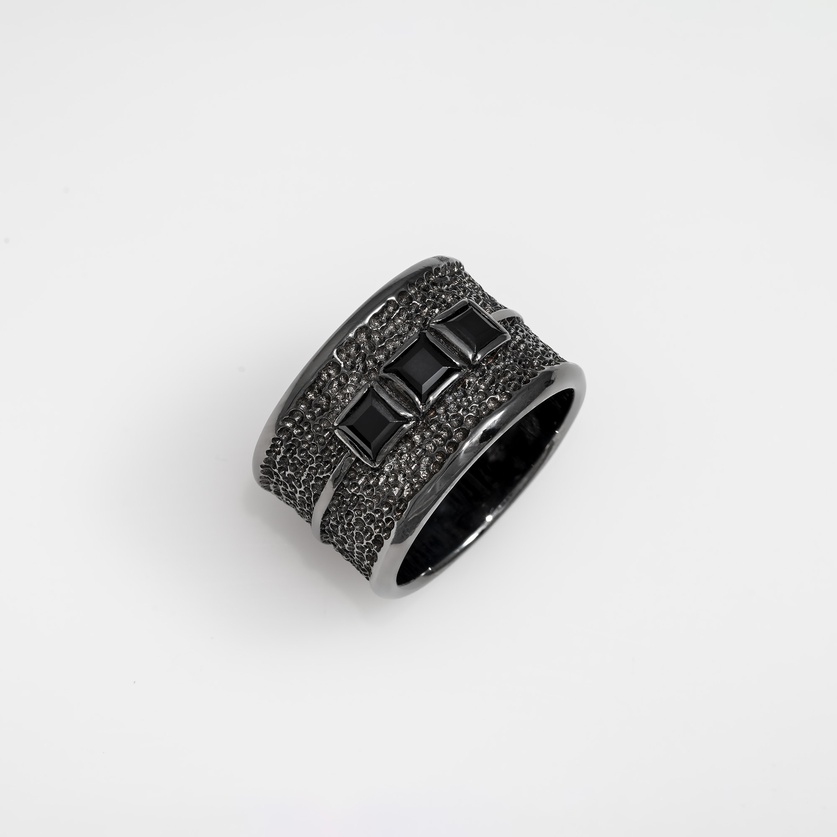 Distinctive Silver Ring with Spinel