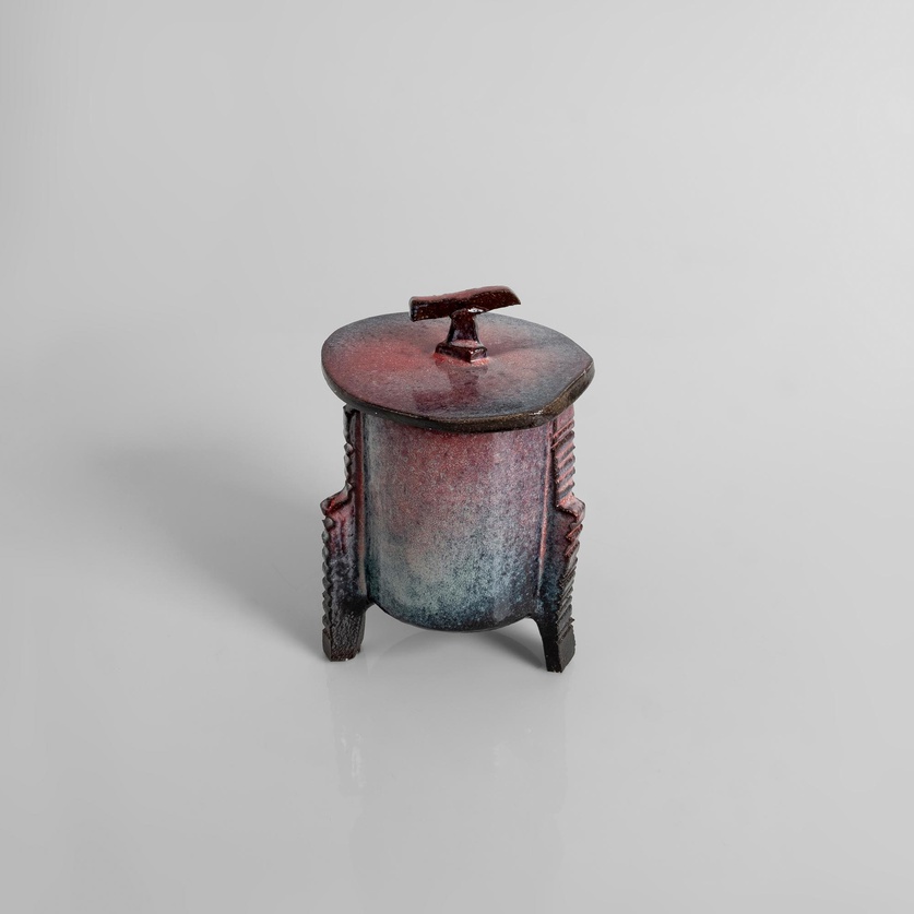 Ceramic tripod box with lid