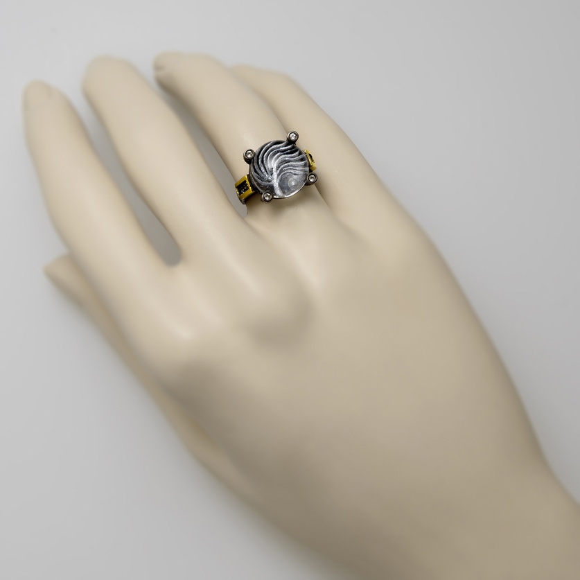 Hand engraved quartz ring in silver and gold with topaz