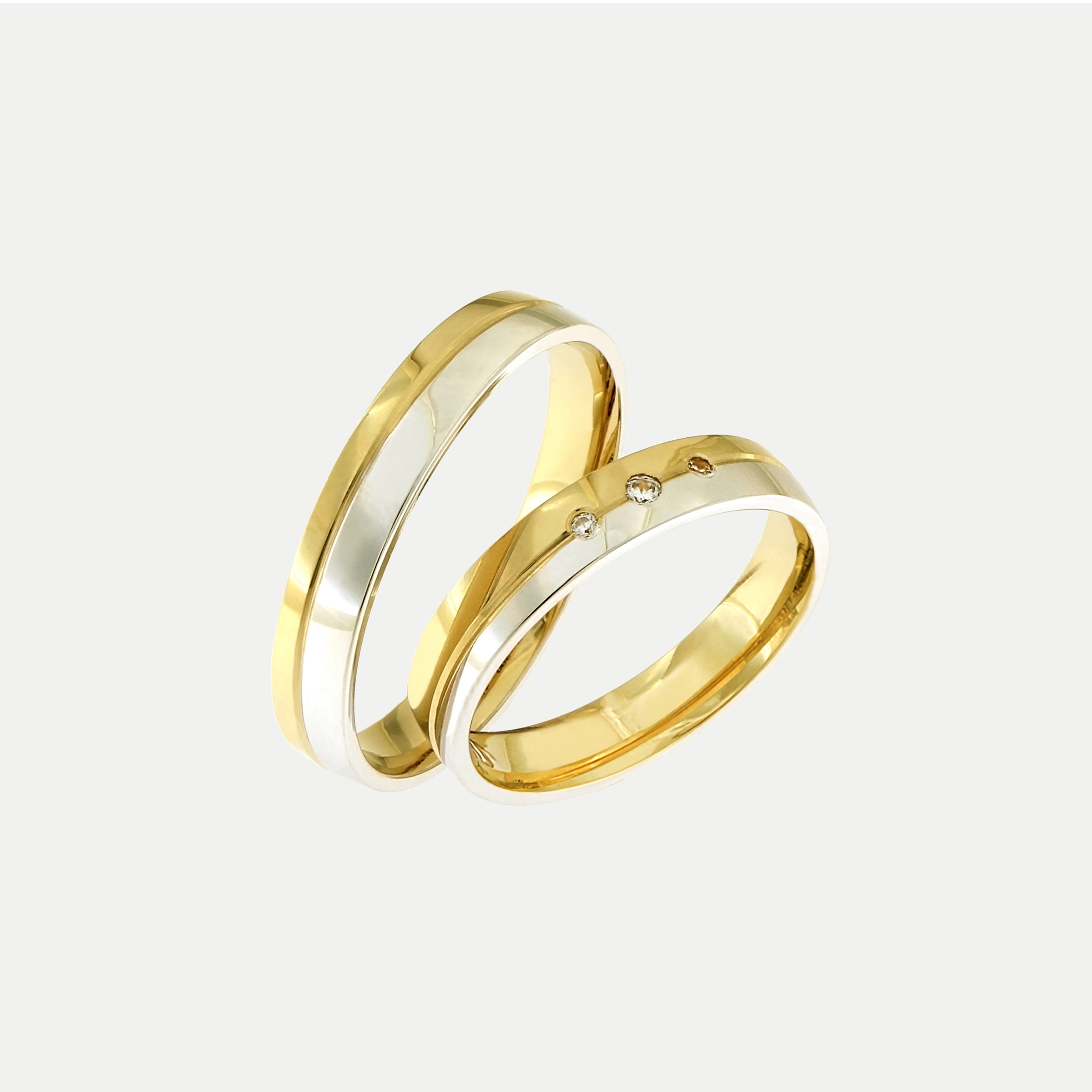 Gold wedding rings with diamond-cut edges and diamond